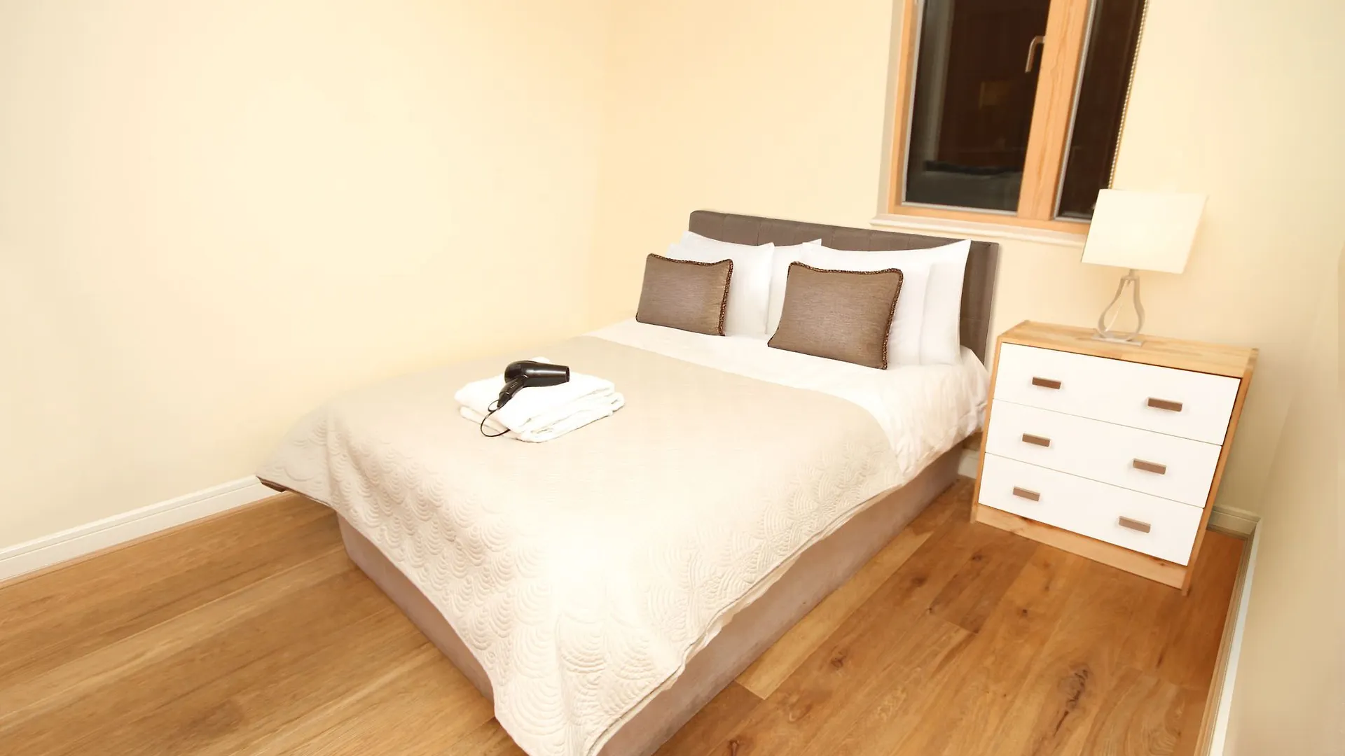 Grand Canal Quay Apt Sleeps 10 Dublin Apartment